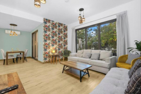 FIRST CLASS VILLA Style Meets Scenic Beauty